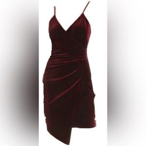 Sunset & Spring Burgundy Velvet Body-con Dress

cd-7479-1
